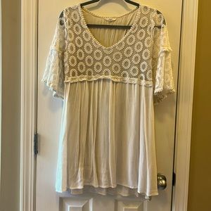 Cute Ivory Easel Tunic. Mesh embroidered sleeves. Lined bodice. Gently worn.
